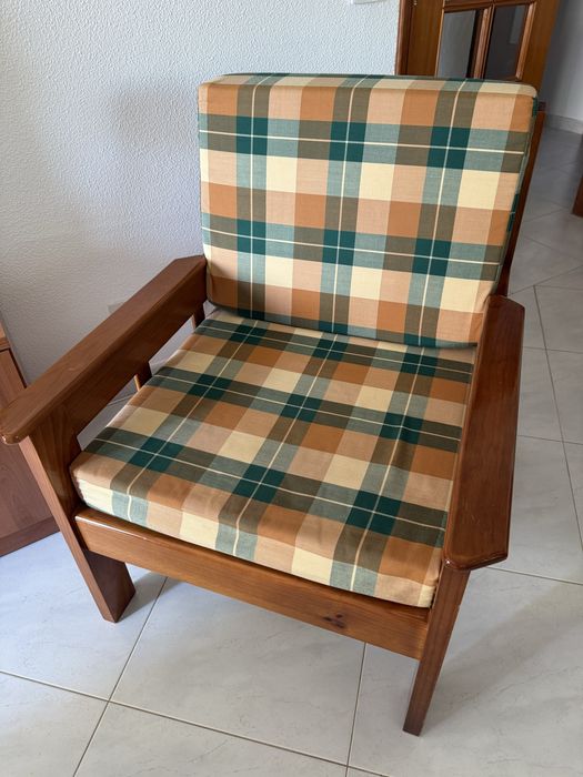 Sofá cama e cadeirões