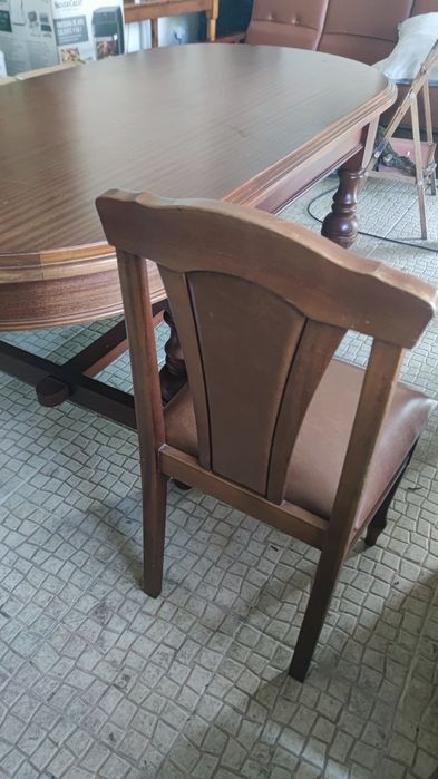 Conjunto Mesa e 8 cadeiras