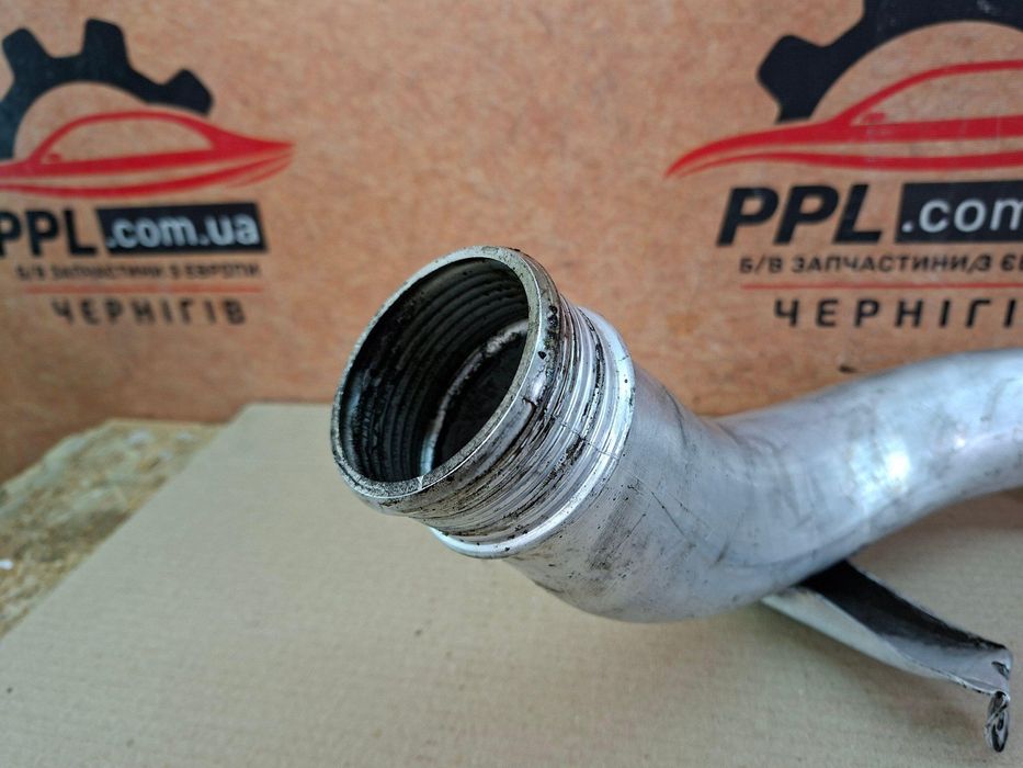 Volvo XC70 II 07-16 2.4 D патрубок трубка интеркулера 31273504