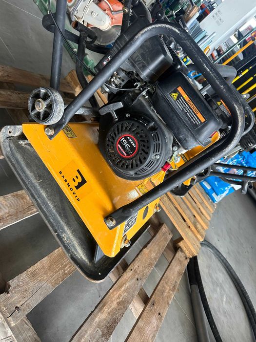Aluguer: Compactadora LUMAG/Placa Vibratória a gasolina
