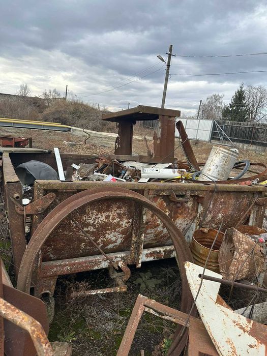 Причеп самоскид жилізо