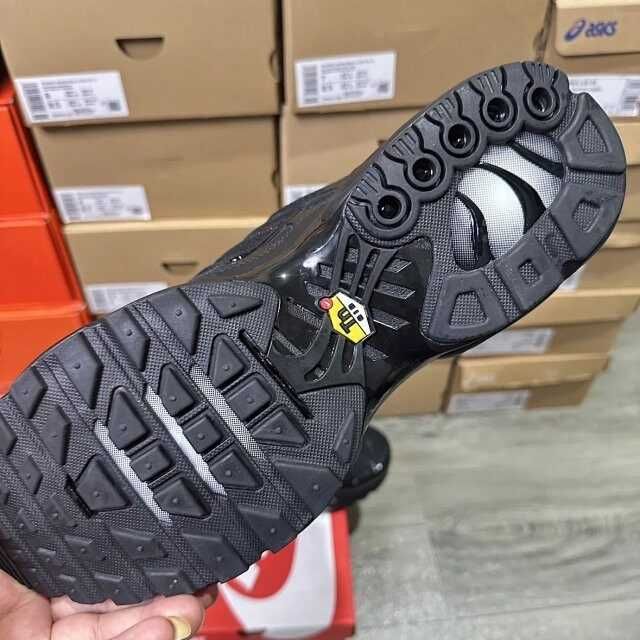 Buty sportowe Nike Air Max TN Plus Black R.43