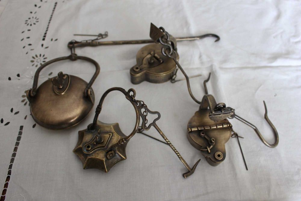 Antiga candeia de azeite ou lamparina em bronze