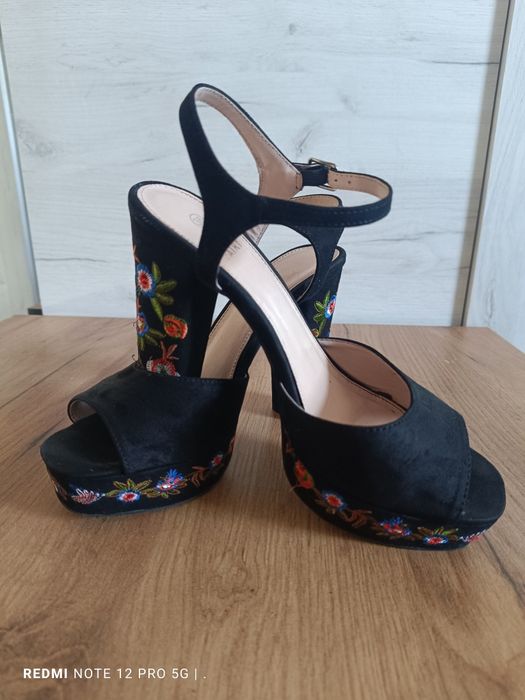 Buty damskie na grubym obcasie