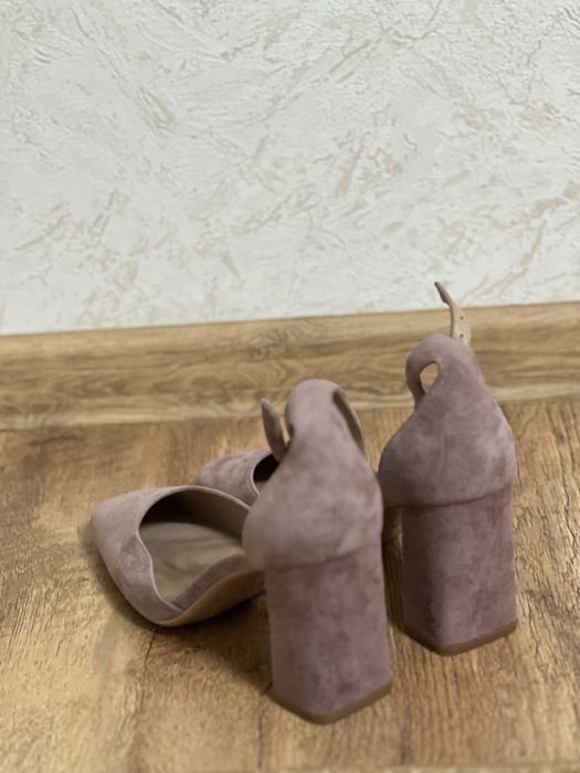 Босоніжки Attizare