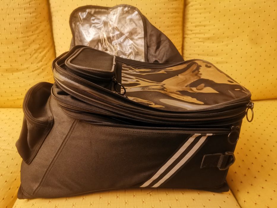 Saco moto viagem com iman grande espaço pois divide em 2 sacos novo