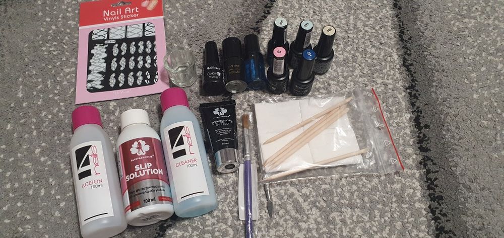 Lampa do paznokci i akcesoria