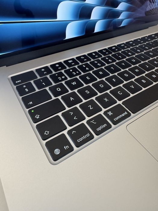 MacBook Air 15” M4 16GB  RAM / 256GB SSD (Prateado)