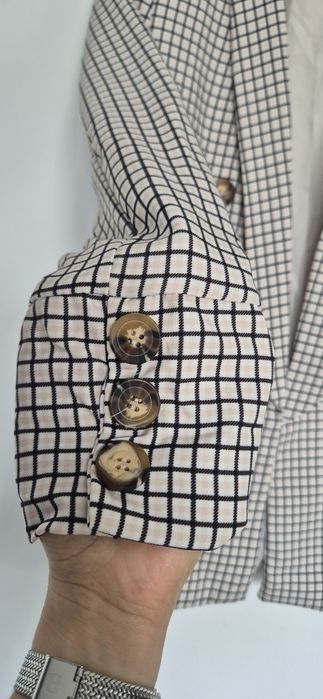 Damska marynarka w kratkę elegancka S