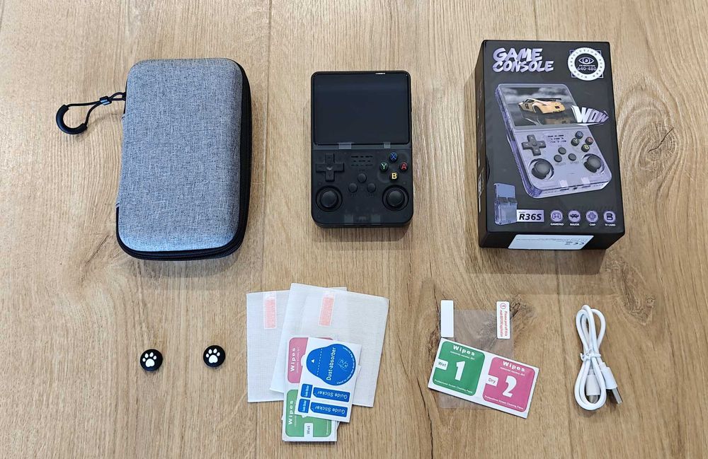 Konsola przenośna retro R36S - cały zestaw: etui, szkło - 128GB - NOWA