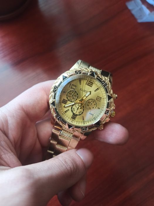 Наручний чоловічий годинник