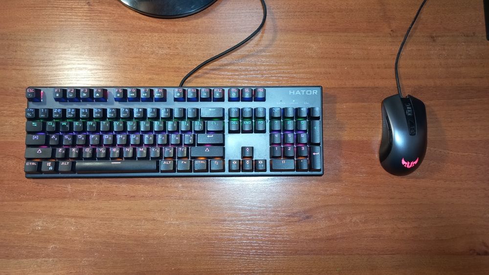 Комп'ютер з усією периферією