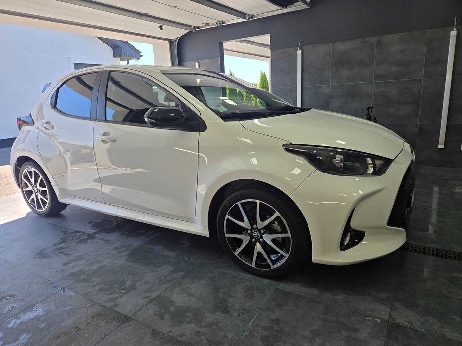 Yaris IV benzyna hybryda 1.5 przebieg 25 tys navi klima alu kamera