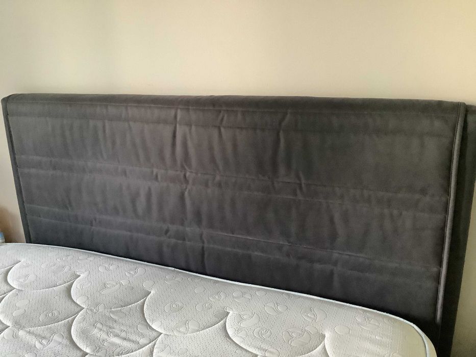 Cama de casal desmontada e pronta a levar
