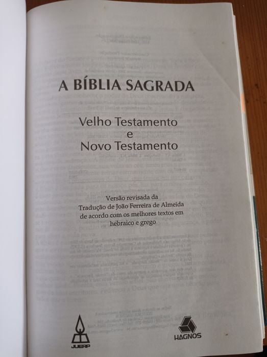 A bíblia sagrada - velho testamento e novo testamento