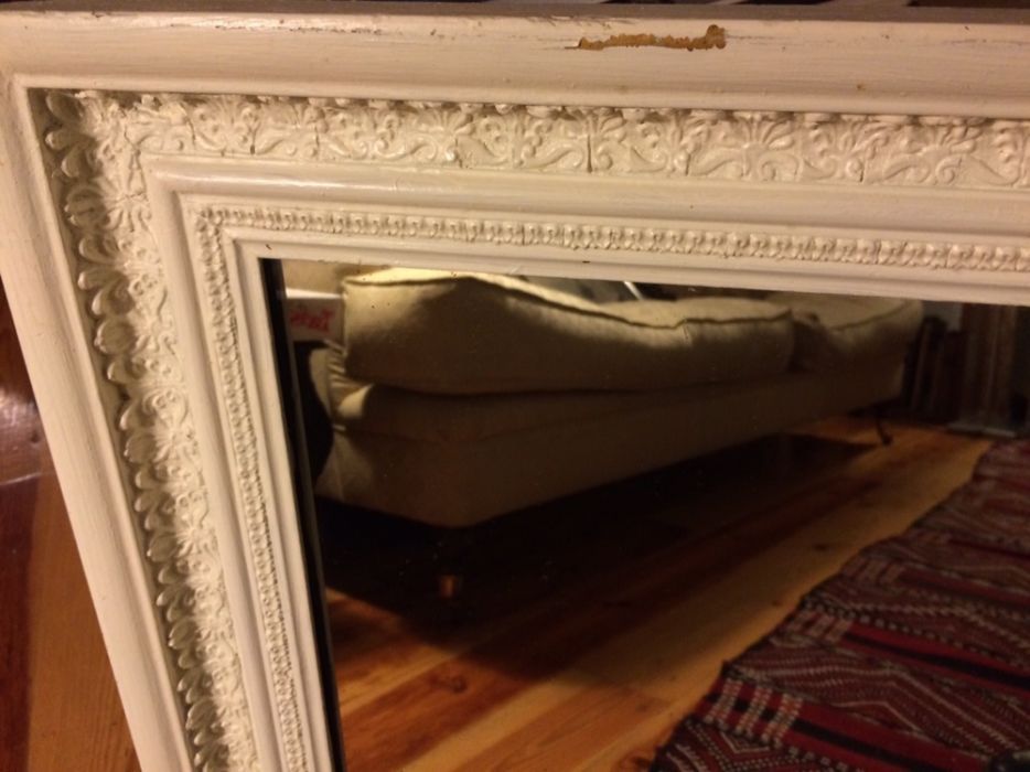 Espelho em moldura madeira muito bonito