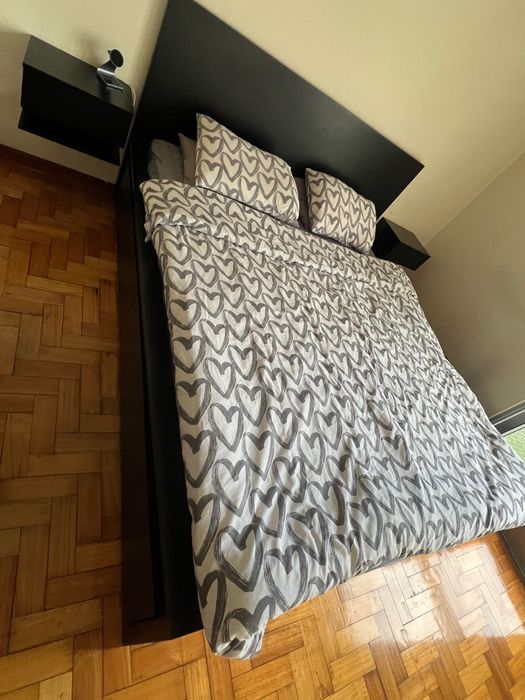 Cama preta ikea 160x200