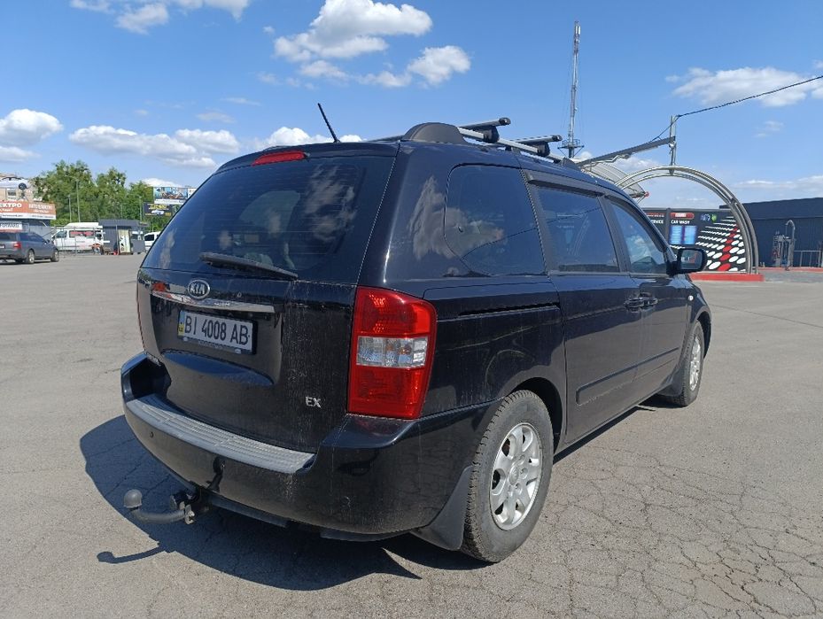 продам Kia Carnival