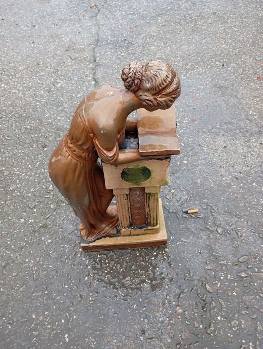 Vendo esta peça muita bonita bom estado