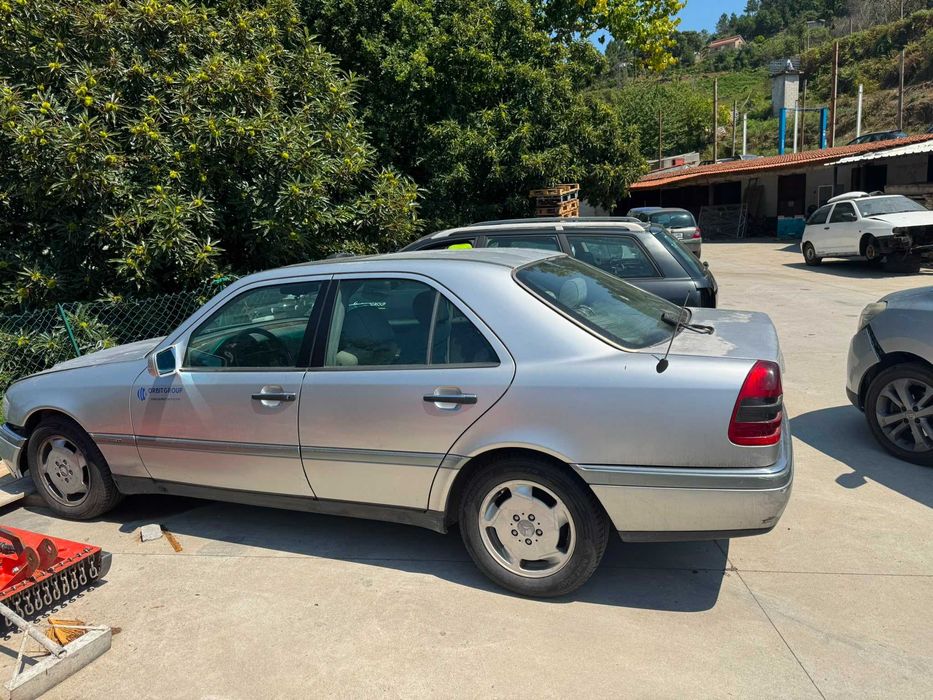 Mercedes à Venda – Viatura Usada com Motor Avariado