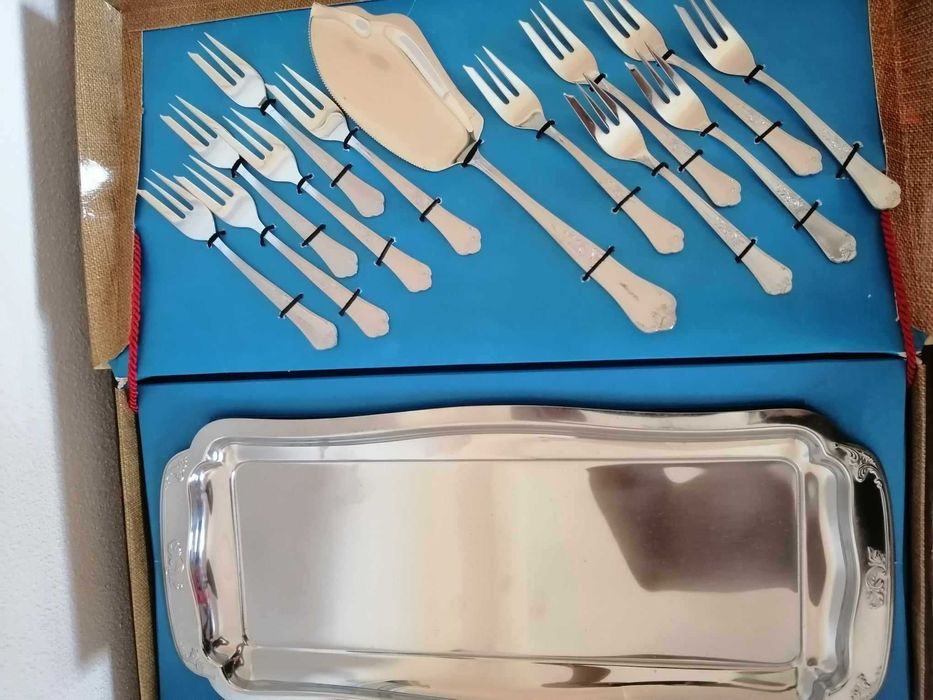Unused Cake/Tart Serving Set431197894508564483
