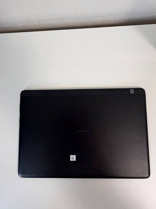 Планшет Huawei MediaPad T5 10 (AGS2-L09), версия 3 ГБ RAM / 32 ГБ, LTE с поддержкой SIM