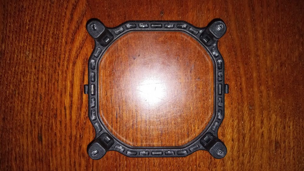 Крепления для кулера процессора на 2 сокета.