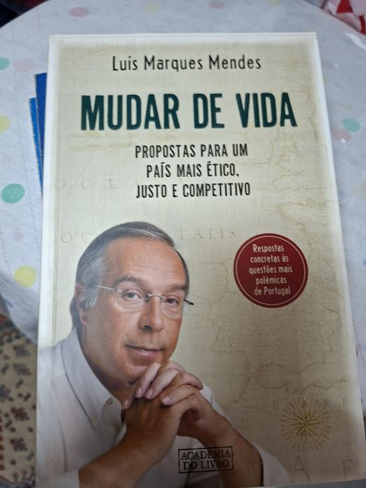 Politica portuguesa livros a 3 euros cada