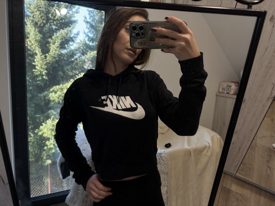 Bluza krótka czarna Nike jak nowa
