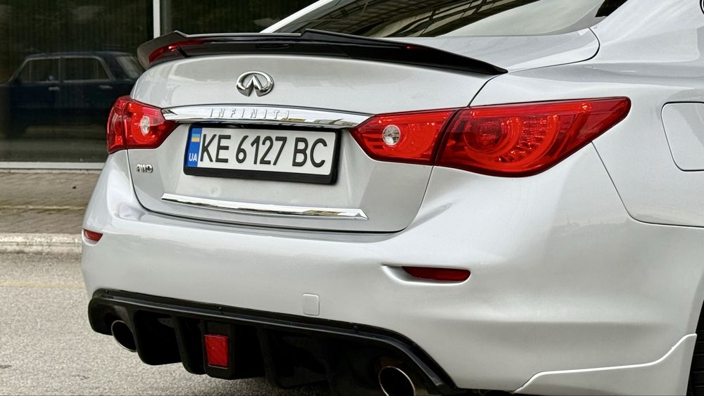 Продам Infiniti Q50   Полный привод 3,7 Газ/Бензин