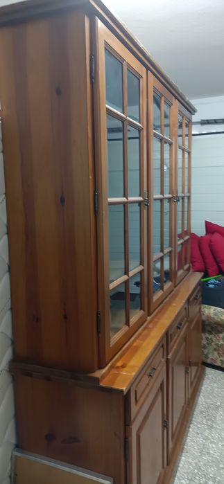 Móvel de sala com cristaleira