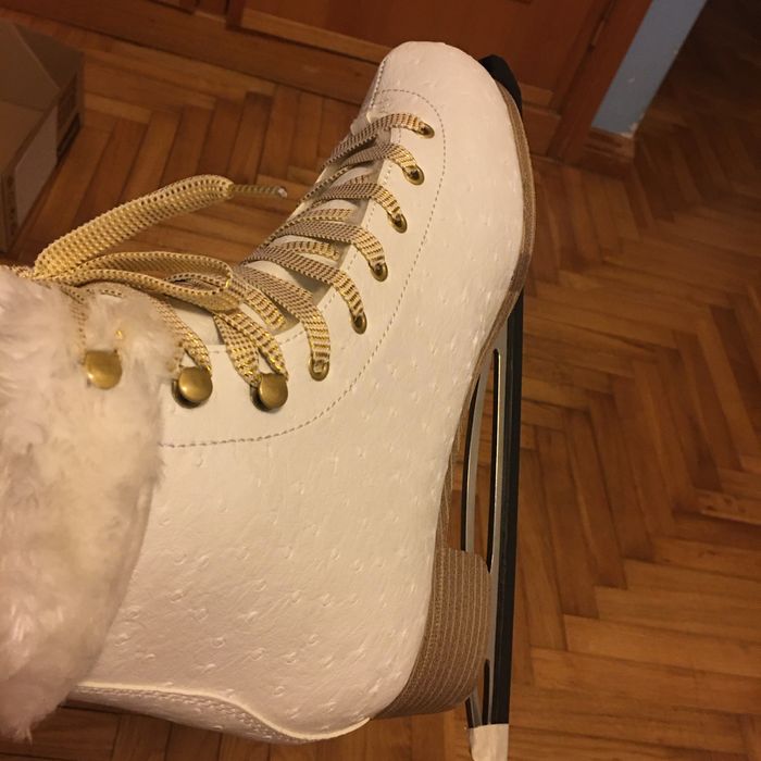 Patins de gelo para patinagem artística