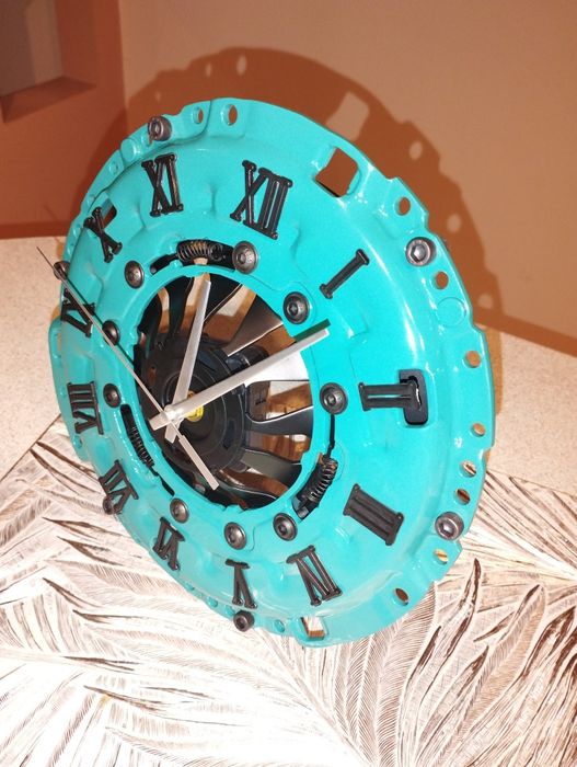 Zegar z docisku sprzęgła