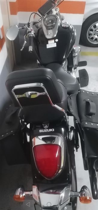 Suzuki intruder C 800