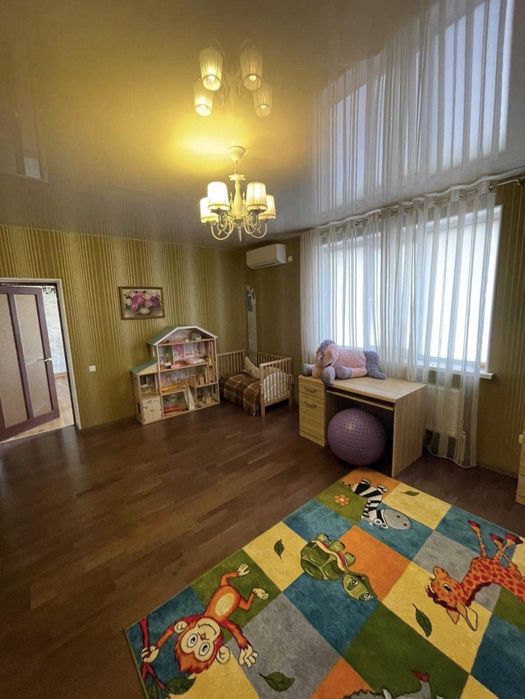 Аренда  3 - этажного дома с ремонтом ,в мрн .Артема ( пос.Мирный)