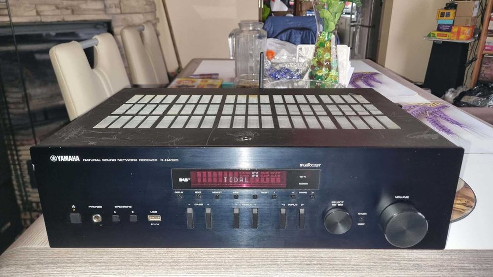Ampituner Yamaha R-N402D DAB+ FM WiFi USB Bluetooth Optical Caoxial