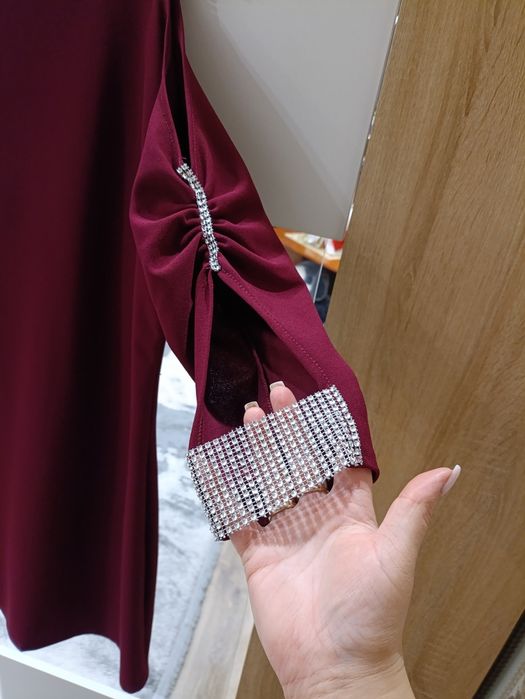 Плаття бордового  кольору