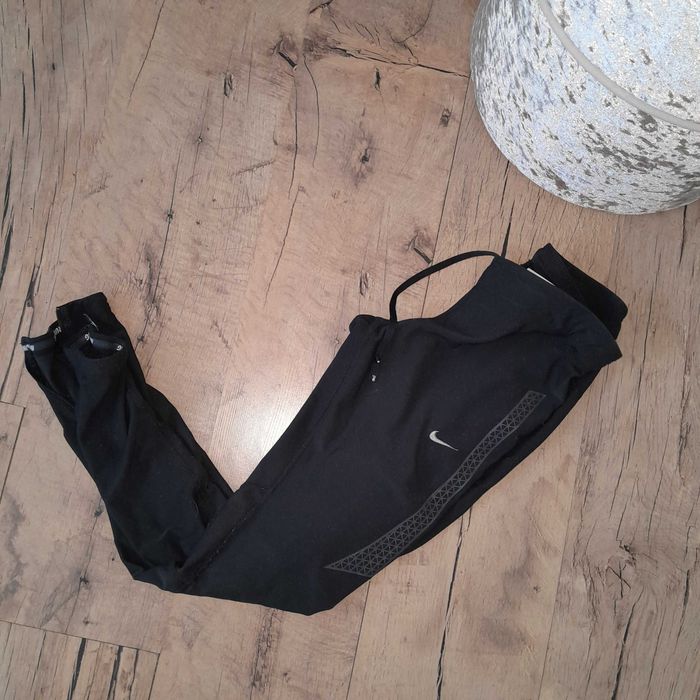 Czarne legginsy Nike XS running