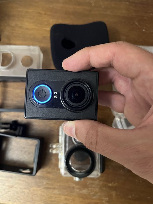 Xiaomi YI Action Camera с большим набором приблуд