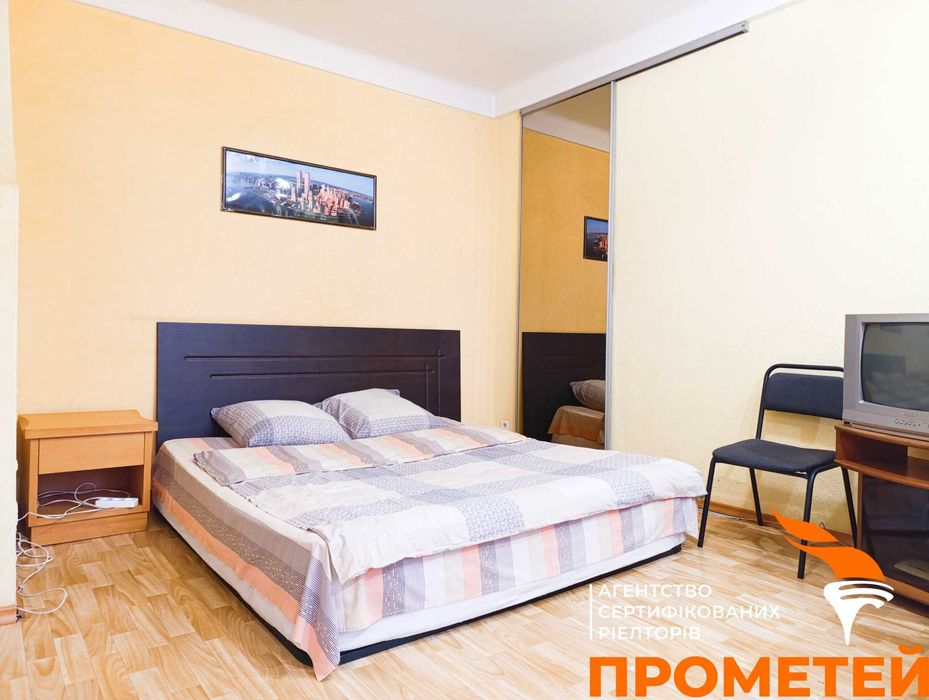 Продаж 1к квартири. Бульвар Дружби Народів(Міхновського) 25.