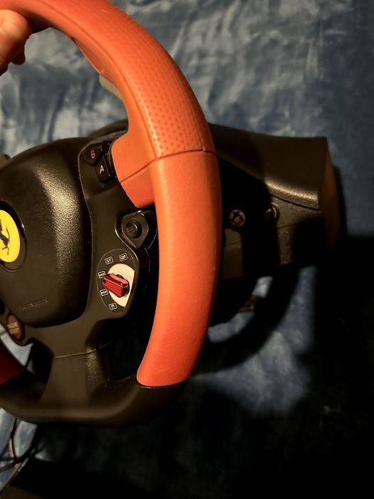 Volante Ferrari Xbox One com Pedais Usado