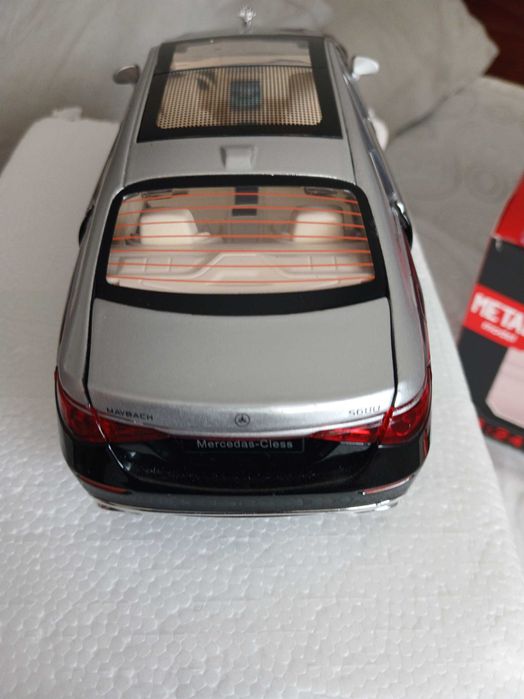 Brinquedo carro eléctrico