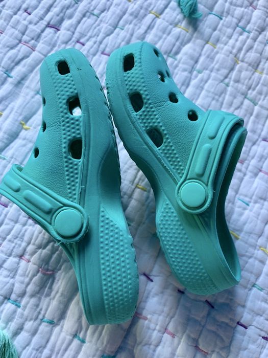 Sandały/klapki ala Crocs 25