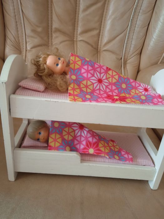 Лялькова краватка з ляльками.