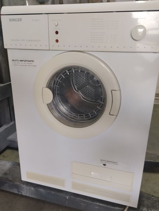 Máquina de secar roupa