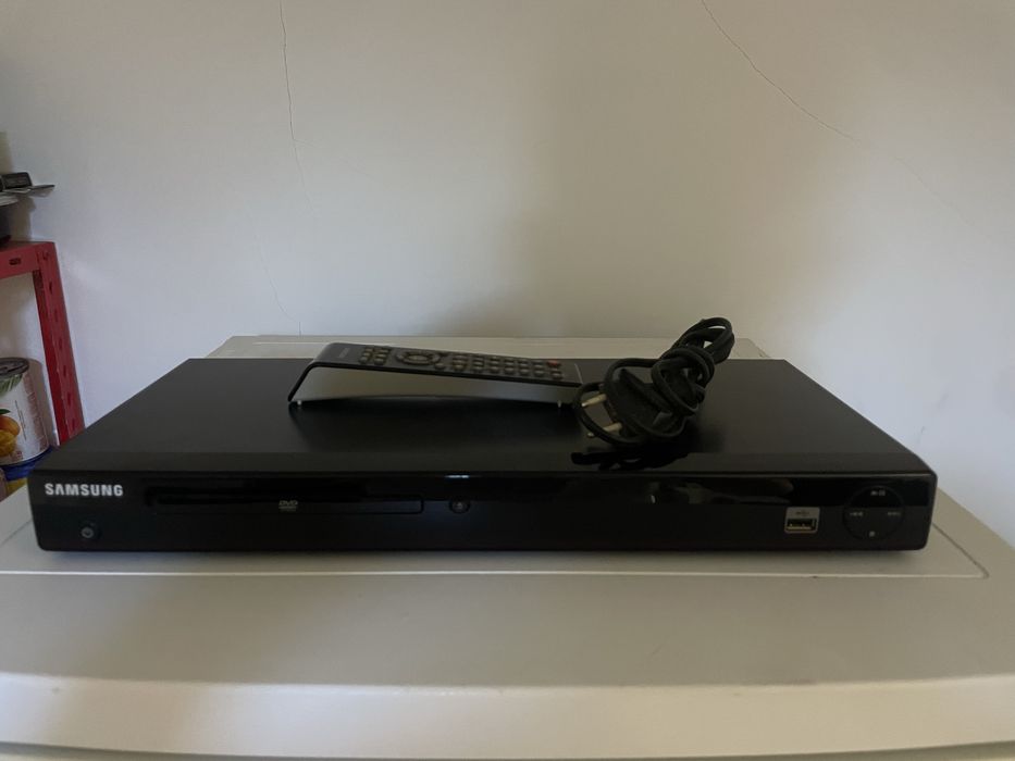 Leitor DVD Samsung DVD-1080PR com Comando e Cabos