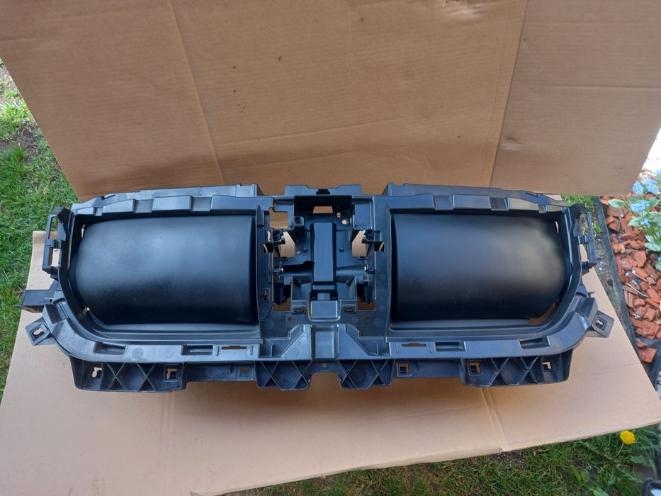 Gryll atrapa + roleta BMW X1 U11