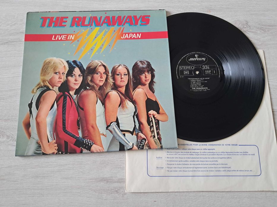 The Runaways  Live In Japan  LP  WINYL EX/EX