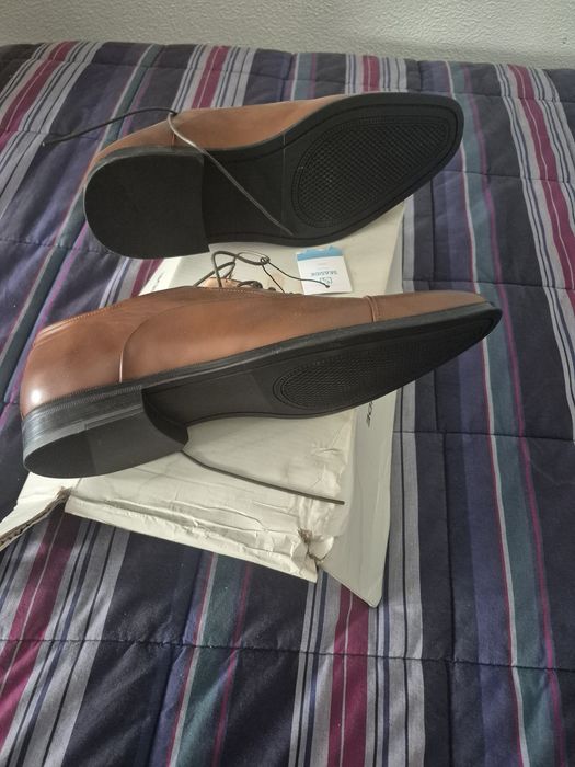 Sapatos clássicos NOVOS