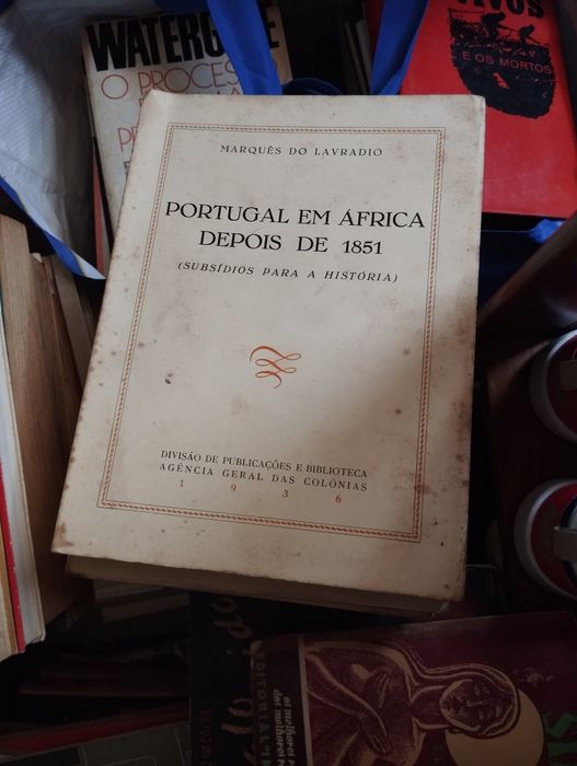 Biblioteca livros antigos e vintage